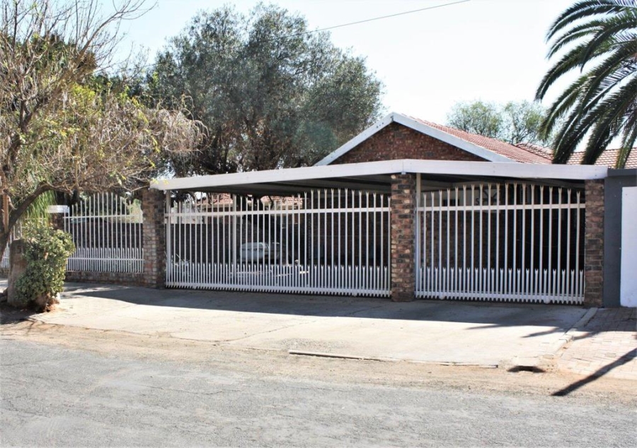 3 Bedroom Property for Sale in Rhodesdene Northern Cape